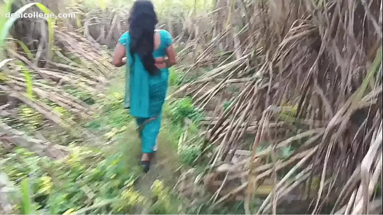 out door sugarcane field sexy married girlfriend ko choda full hard sex