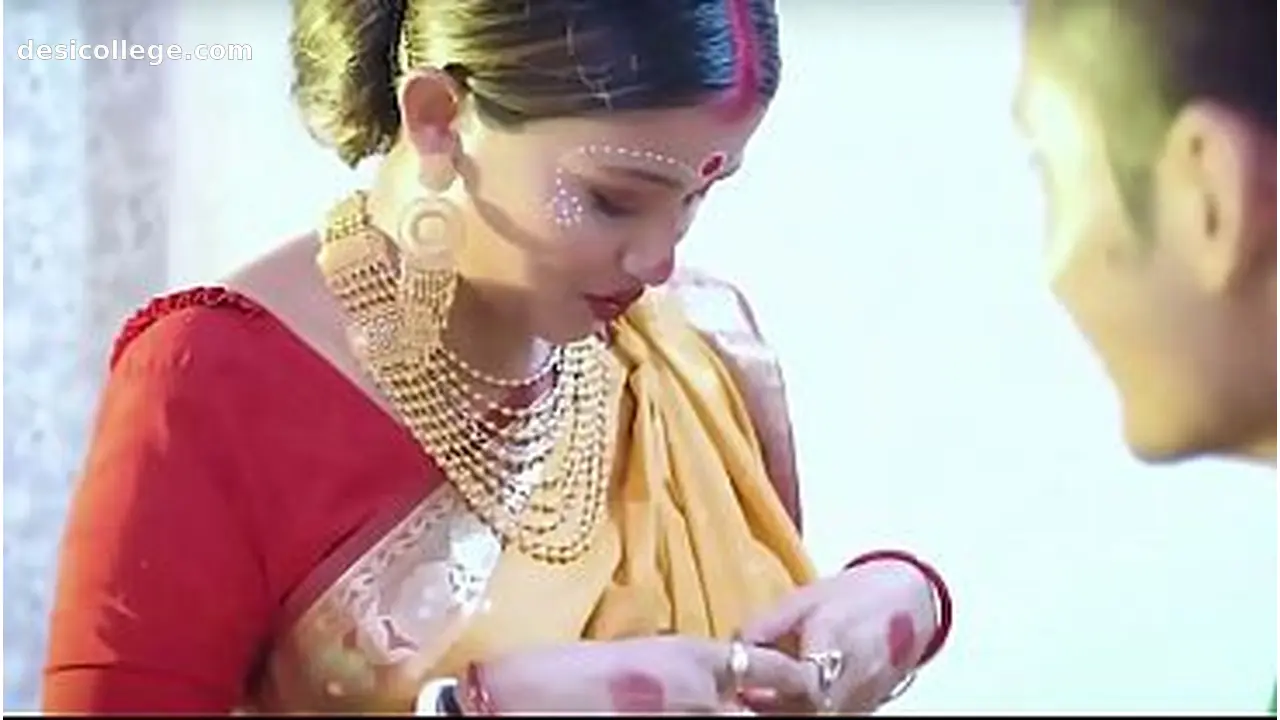 Real Desi Indian Bengali Couple Honeymoon Night First Time Sex - Desi Kand