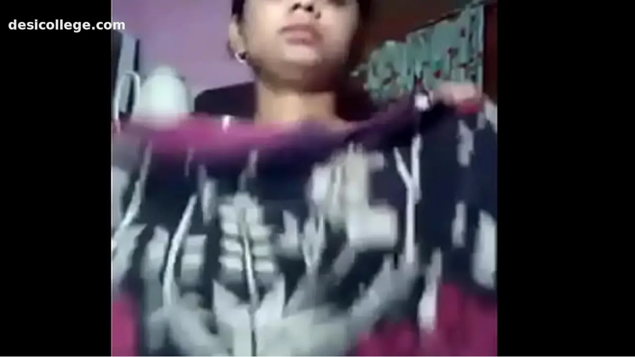 Slim Desi Huge Tits Removing Infront of Cam - Desi Scandal