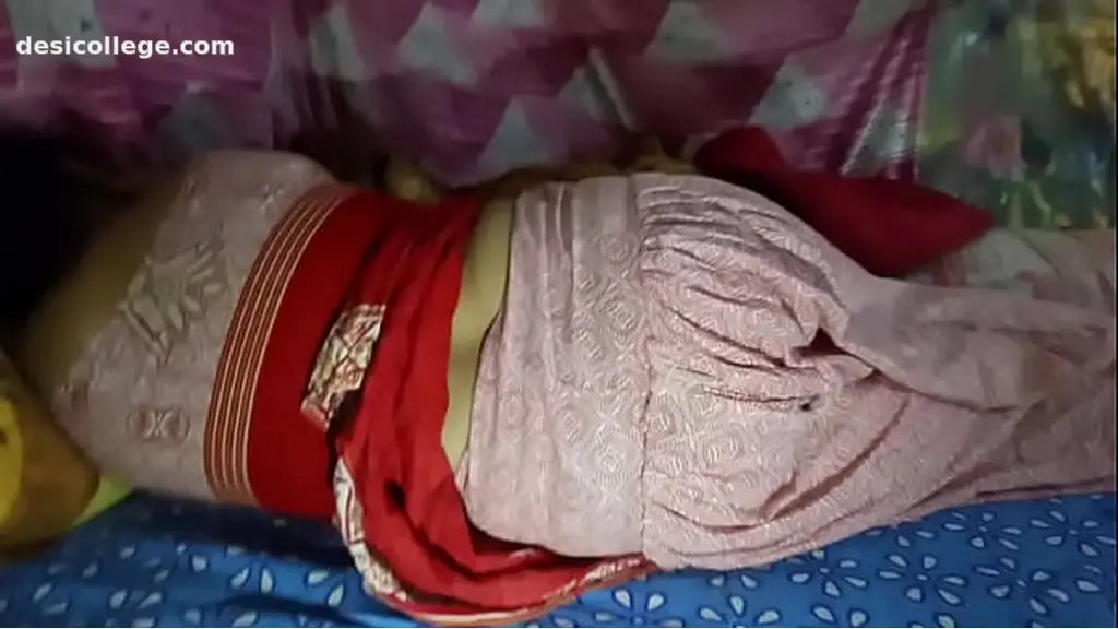 Trending Desi Bhabi Soniya get boob pressed Ass grabbed - Banned Leak