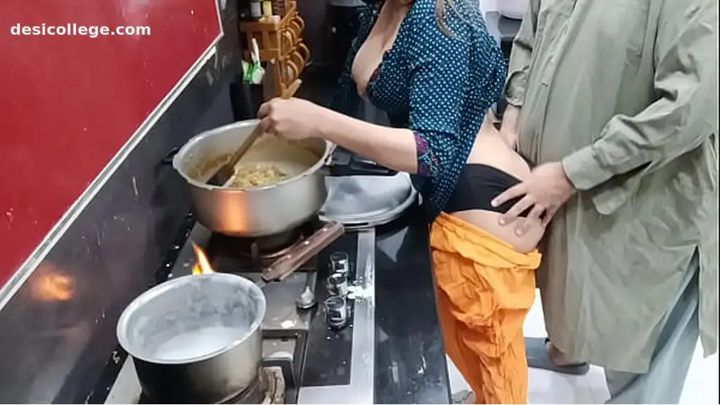 Trending Desi Housewife Anal Sex In Kitchen While She Is Cooking