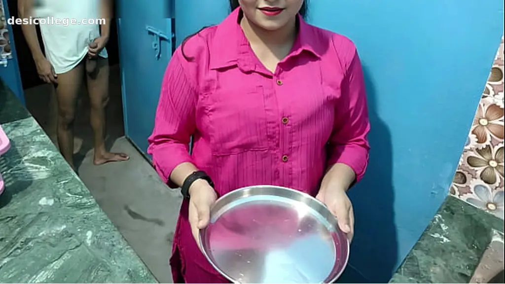 Trending Desi Indian Beautiful Bhabhi ka Kitchen Me Dever Ke Sat Gapa Gap