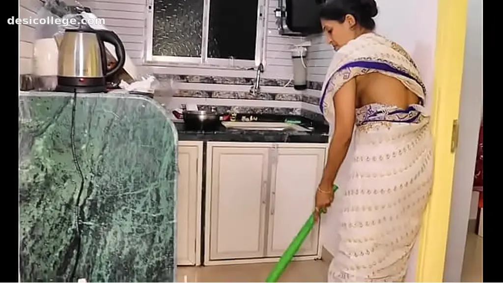 Trending Desi Maid Fucked Hard In A Lonely House By Young Male