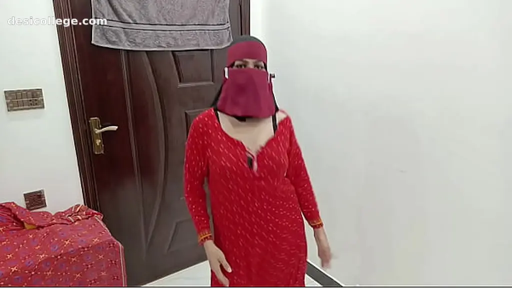 Trending Desi Pakistani Beautiful Housewife Nude Dance