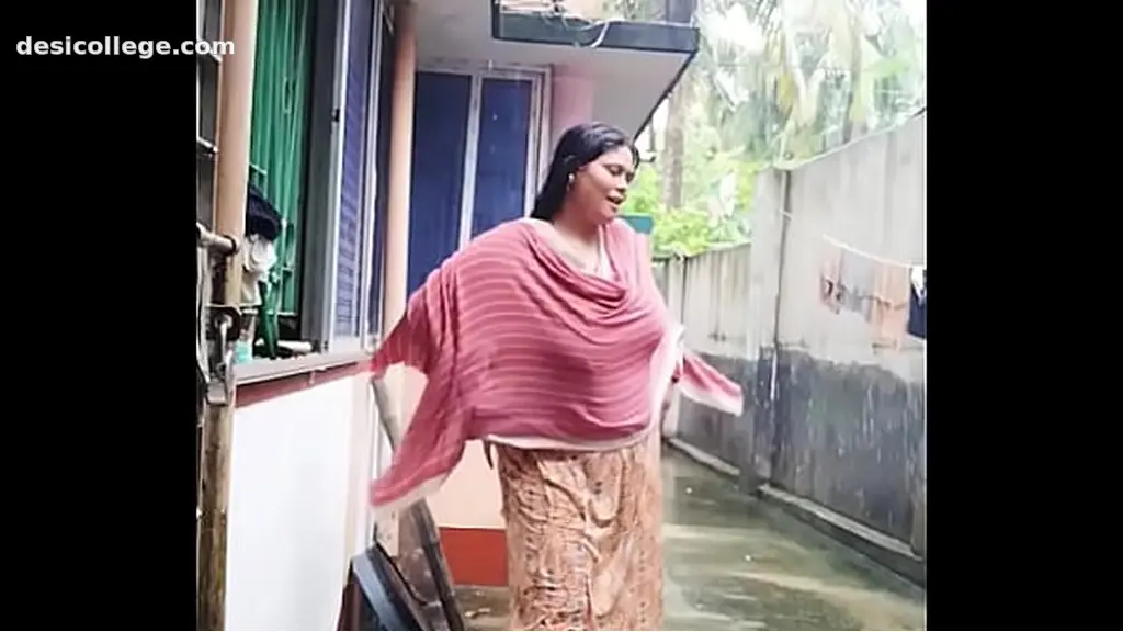 Trending indian milf bathing - Uncut Capture