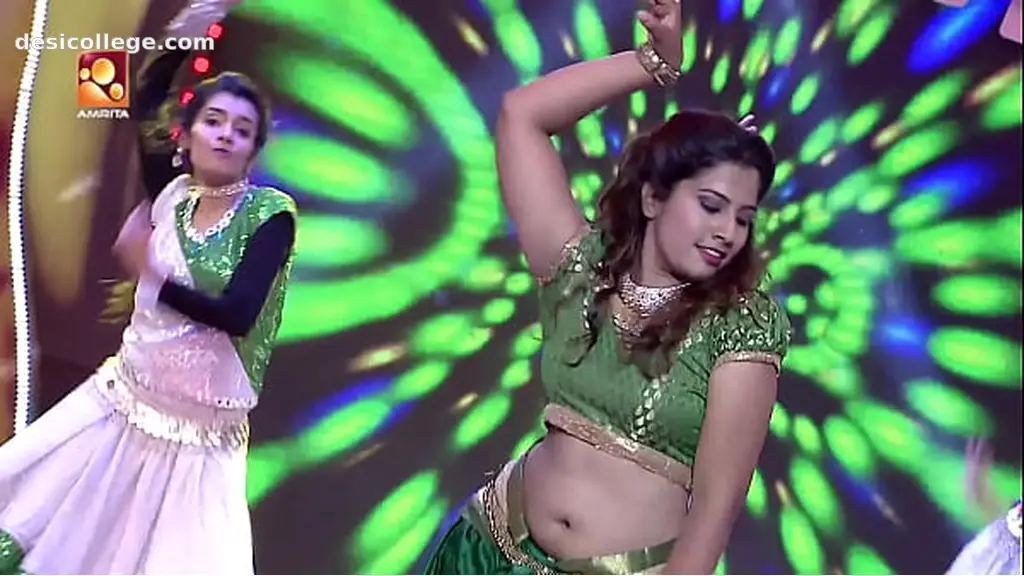 Trending Sexy Hot Mallu Dancer Very Deep Big Open Navel Hole Dance