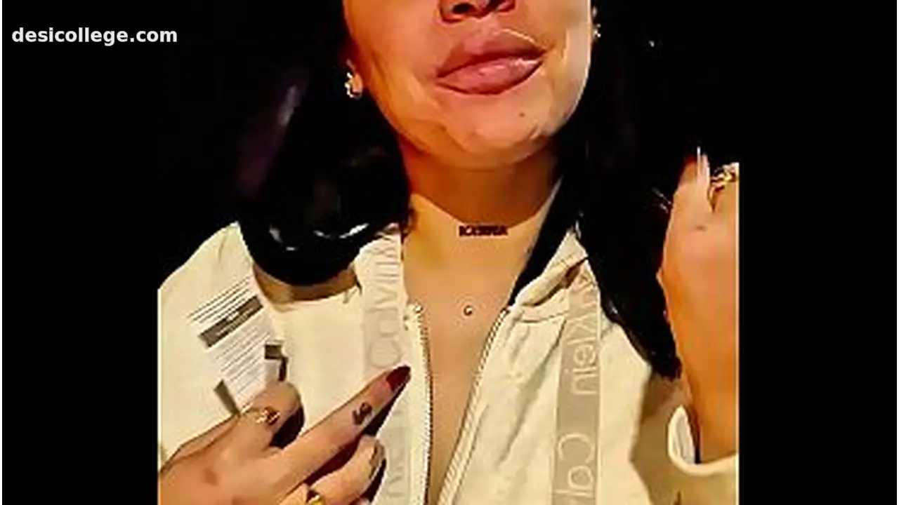 Uncut Daykiss Hidden camera in the cinema - Hot Session