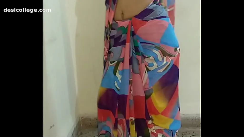 Uncut Indian desi wife removing sari and fingering pussy till orgasm with moaning