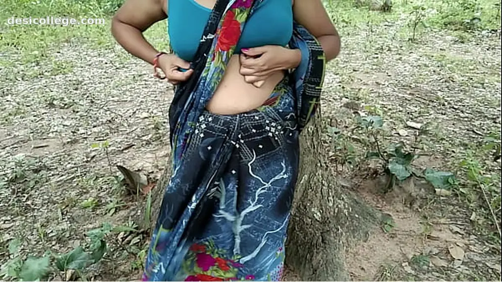 Uncut Indian Village Stepmom fucked by Big Dick servant at farmhouse
