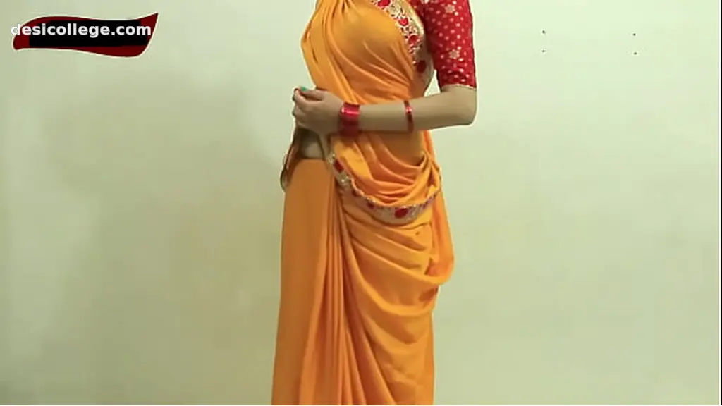 Uncut Sexy Girl Saree Tutorial