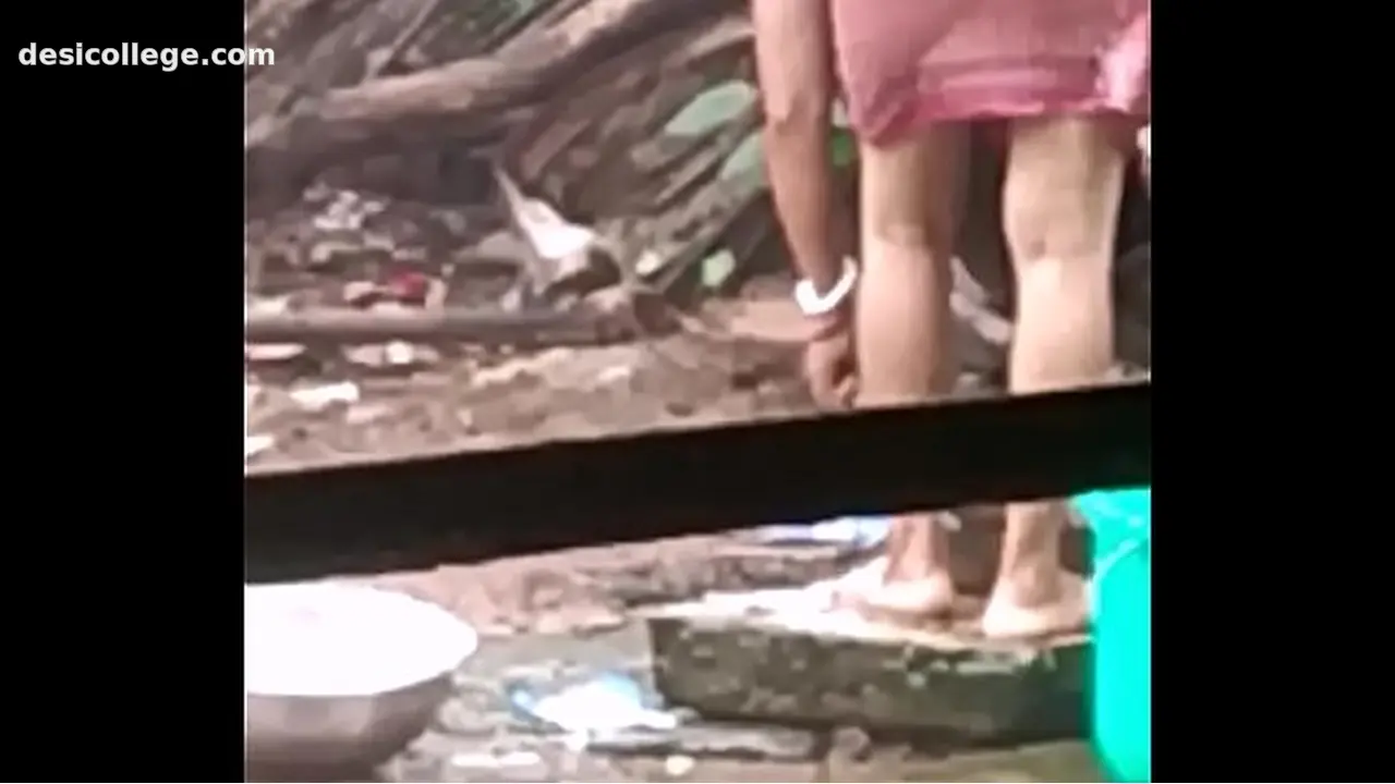 Uncut Sexy indian bhabi bathing - Bina Kapde