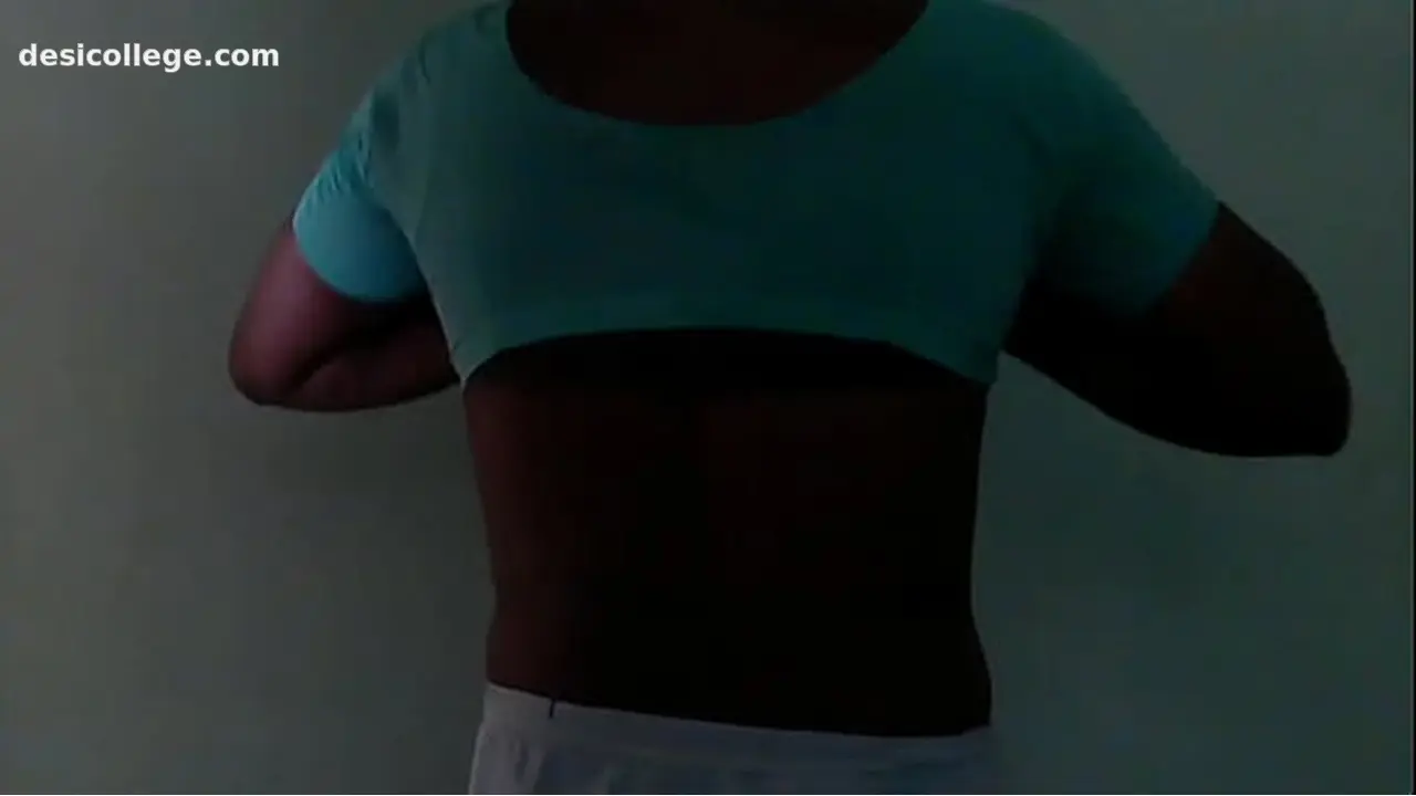Uncut south india aunty removing bra and blouse for bath