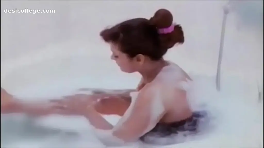 Viral Bath Couple Sensual full boob show