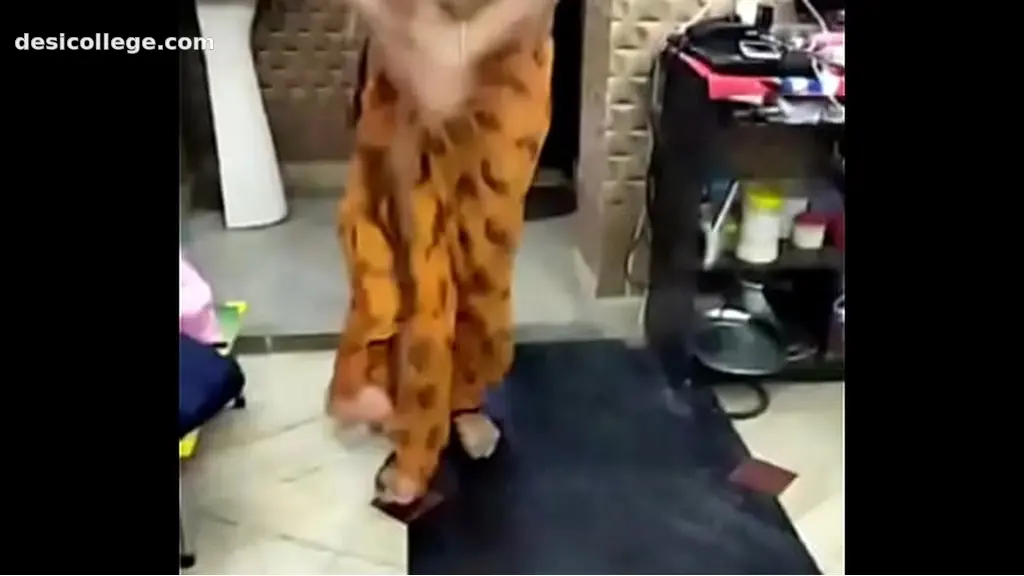 Viral Desi gf sexy dance for bf in hindi