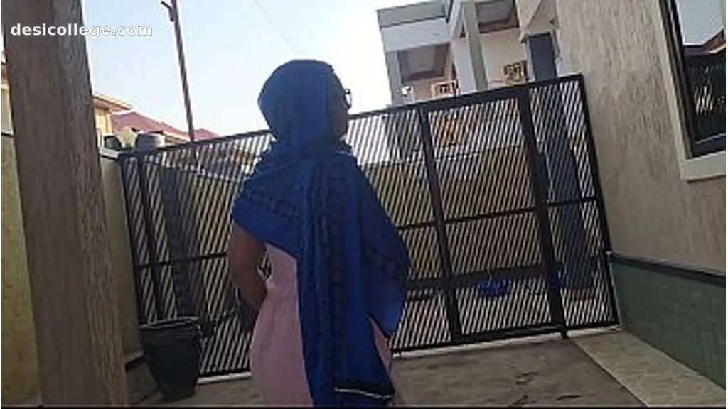 WTF AN ARABIAN MOM MASTURBATE HER PUSSY OUTSIDE THE HOUSE NEAR THE ROAD