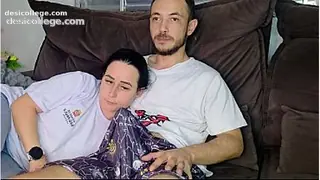 4K stepsister chega da escola... e tira minha aten&ccedil;&atilde;o do jogo do brasil