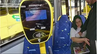 Aluna n&atilde;o resiste ao pau que viu no &Ocirc;nibus P&uacute;blico