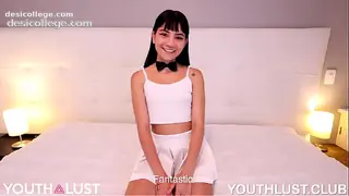Anny Kitty Petite cogida entre dos PARTE 1