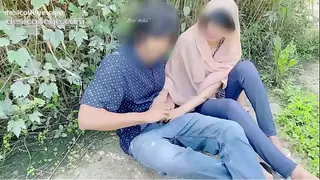 Bold Hijab Desi Girl Fucked in Jungle with her Boyfriend - Desi Scandal
