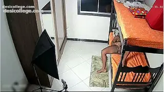 CAMERA DE MONITORAMENTO FLAGA ENPREGADA TRANZANDO COM PATRAO DURANTE ESPEDIENTE DE TRABALHO