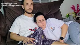 Caught stepsister chega da escola... e tira minha aten&ccedil;&atilde;o do jogo do brasil