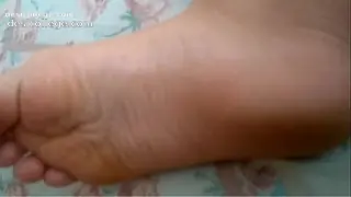 Curvas dos p&eacute;s e solinhas rosadas Feetfetish soles p&eacute;s pesinhos descal&ccedil;os