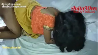 Desi Indian Anita bhabi ko kuteya banaker choda yellow saree me