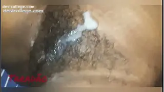 Enchendo o rabo da preta de porra