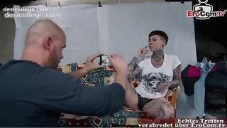Fotograf verarscht tattoo model und fickt sie