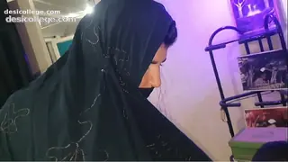 Indian Refugiada Hindi Desi paga asilo com massagem tantrica e sexo . El Toro De Oro