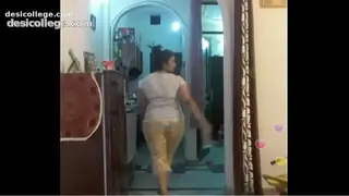 Just Leaked Hot desi indian bhabi shaking her sexi ass &amp;boobs on bigo live...4