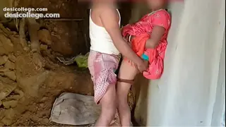 Petite Saloni Chhupke Blowjob - Padosan Bhabhi