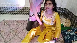 Trending Indian Wife Hot Sex in Yellow Dress &amp; Maroon Top - Real Couple - Devar Ke Saath
