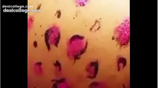 Uncut Oncinha estava sedenta por leite, mas n&atilde;o tinha ningu&eacute;m pra encher o cuzinho dela de leite